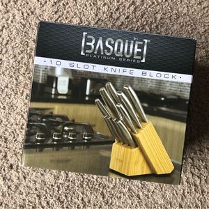 Basque platinum series 10 slot knife block. New